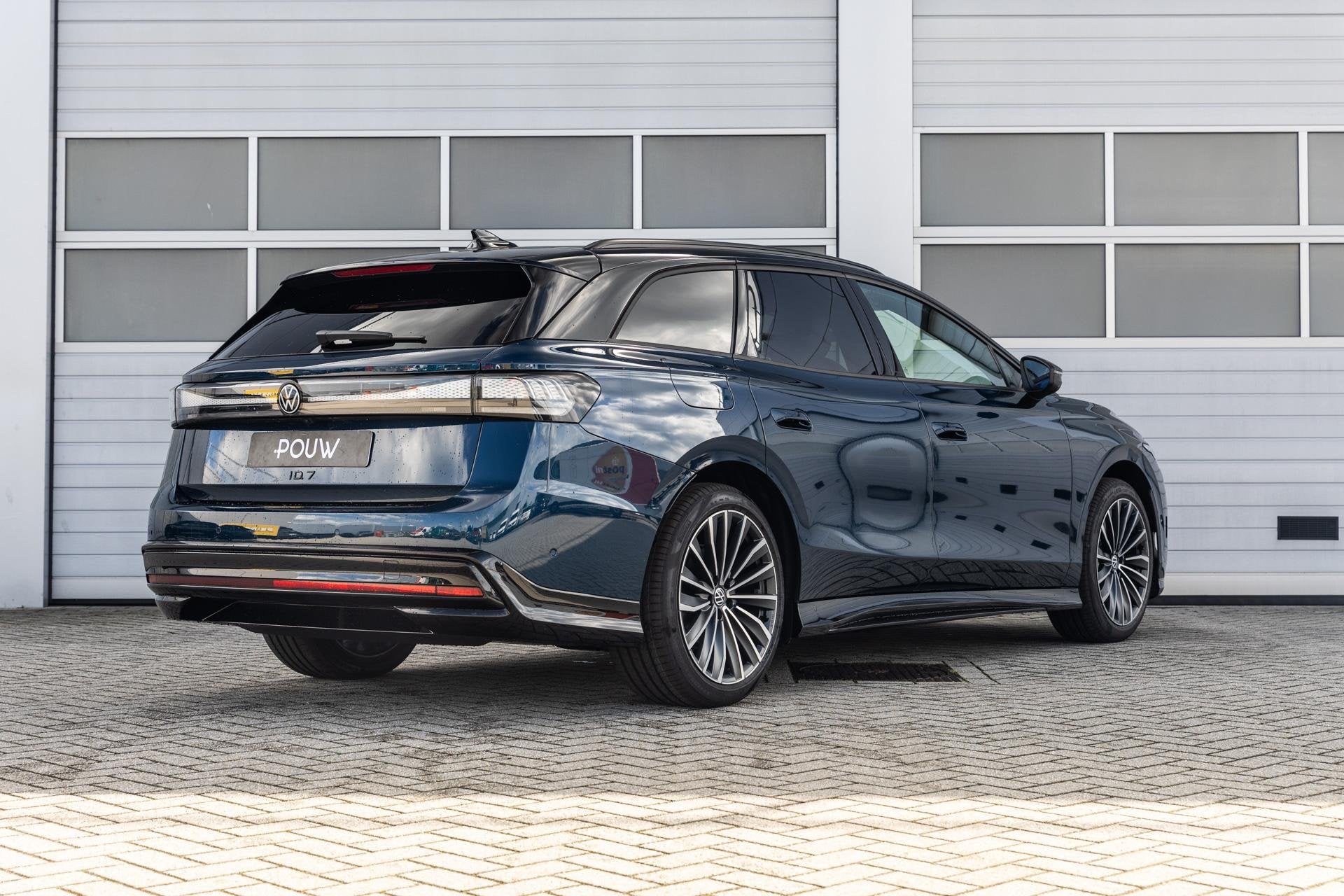 Volkswagen ID.7 Tourer Limited Edition Plus 286pk 77 kWh | V, Auto's, Automaat, 12 maanden, Achterwielaandrijving, Zwart