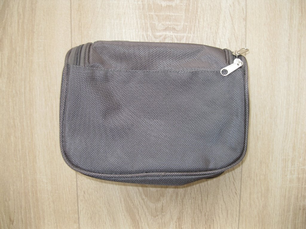 Toilettas grijs heren nieuw  Afmetingen :23 cm x 19.5 cm, Ophalen of Verzenden, Nieuw, Grijs, Heer