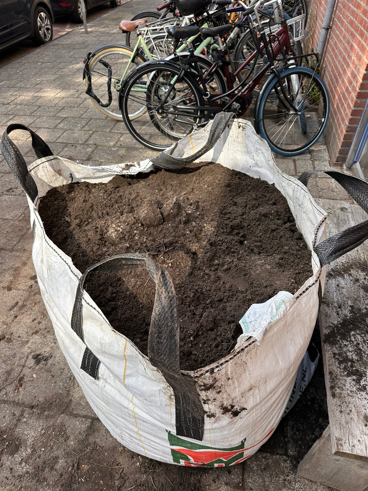 Gratis af te halen Bigbag 1m3 met tuinaarde/grond, Ophalen, Tuinaarde