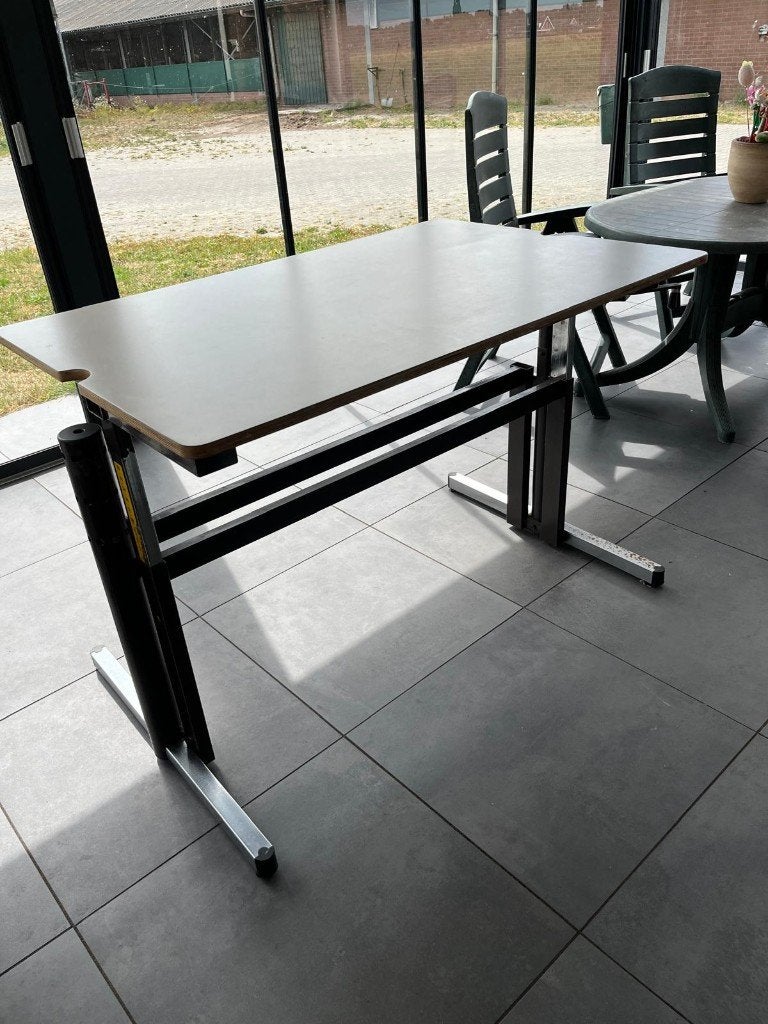 In hoogte verstelbaar bureau 1m20 x 80cm merk=Gispen, Ophalen, Gebruikt, In hoogte verstelbaar, Gispen