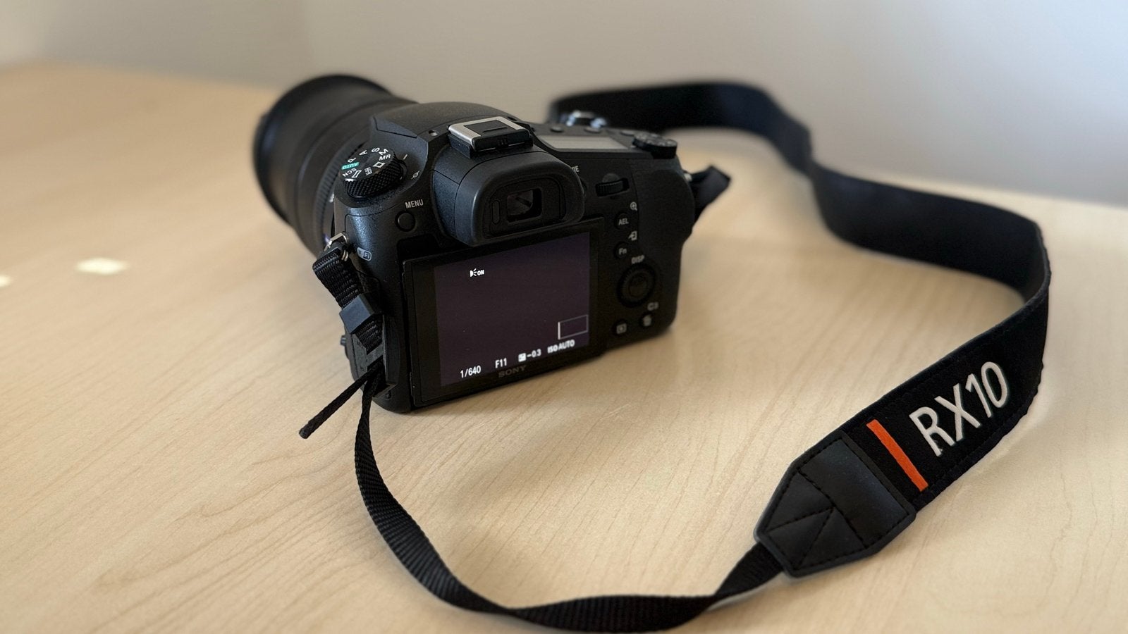 Foto 4 van Sony RX10 Bridgecamera met accessoires