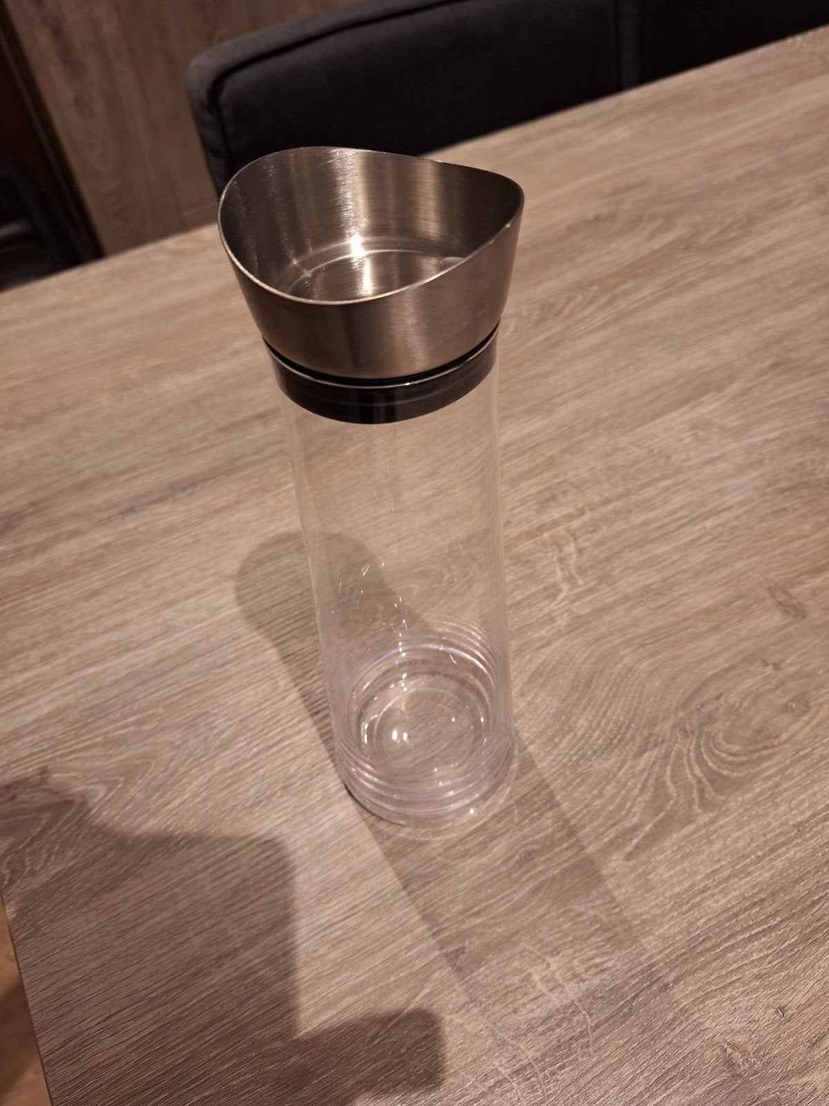 Stijlvolle waterkan met metalen schenktuit, Kunststof, Zilver, Ophalen of Verzenden, Overige typen