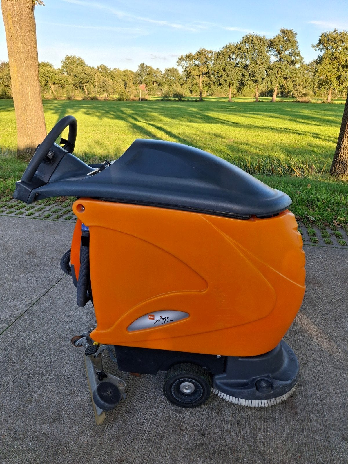Taski Swingo 755B, schrobmachine, schrobzuigmachine, Ophalen, Gebruikt