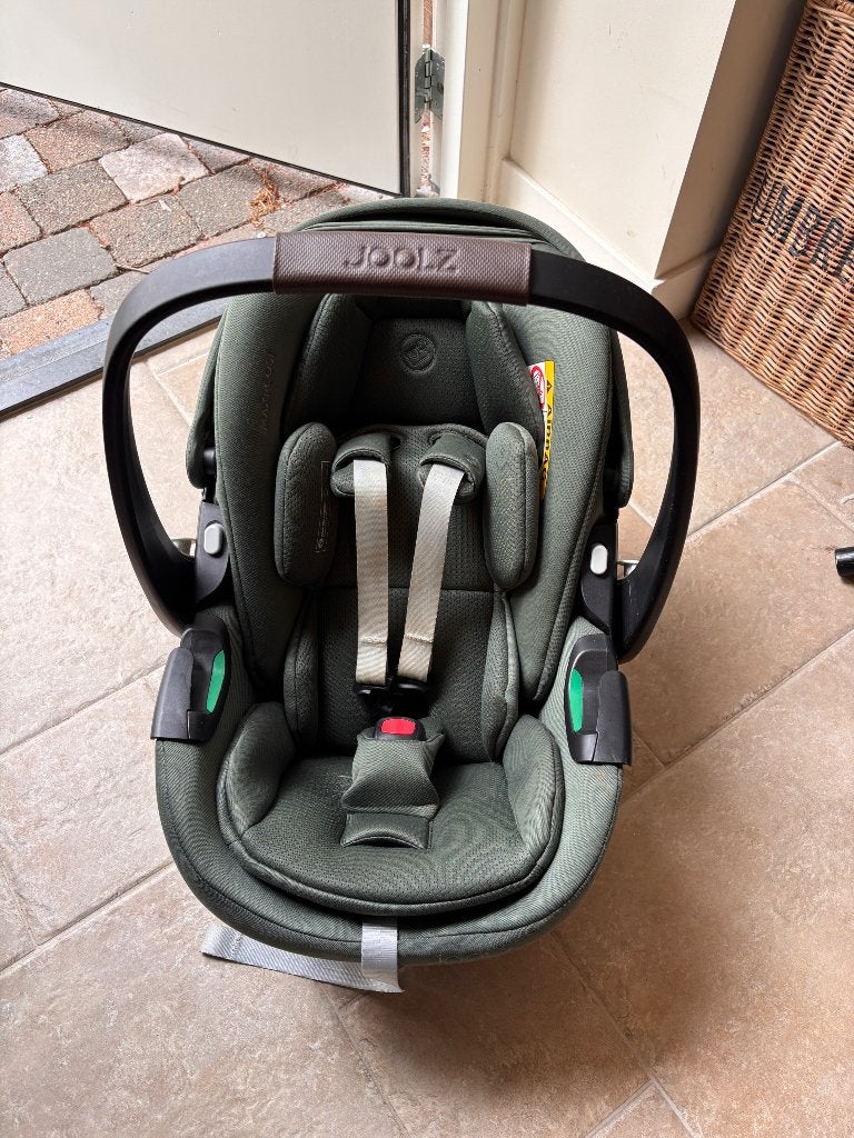 Foto 6 van Maxi-Cosi Pebble 360 Pro Forest Green + FamilyFix 360 Base