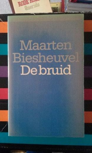Boek - 21 - De bruid - Maarten Biesheuvel, Ophalen of Verzenden, Zo goed als nieuw