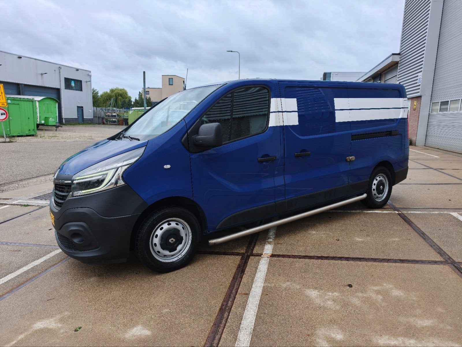 Renault Trafic 2.0 dCi 120pk L2h1 BJ 2020 met 2 x schuifdeur, Voorwielaandrijving, Stof, Bedrijf, USB