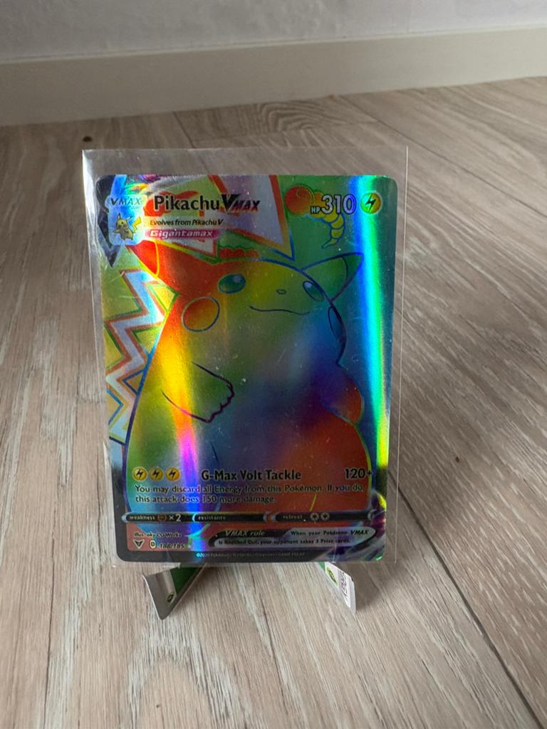 Pikachu vmax rainbow 310hp, Hobby en Vrije tijd, Verzamelkaartspellen | Pokémon, Ophalen of Verzenden, Zo goed als nieuw