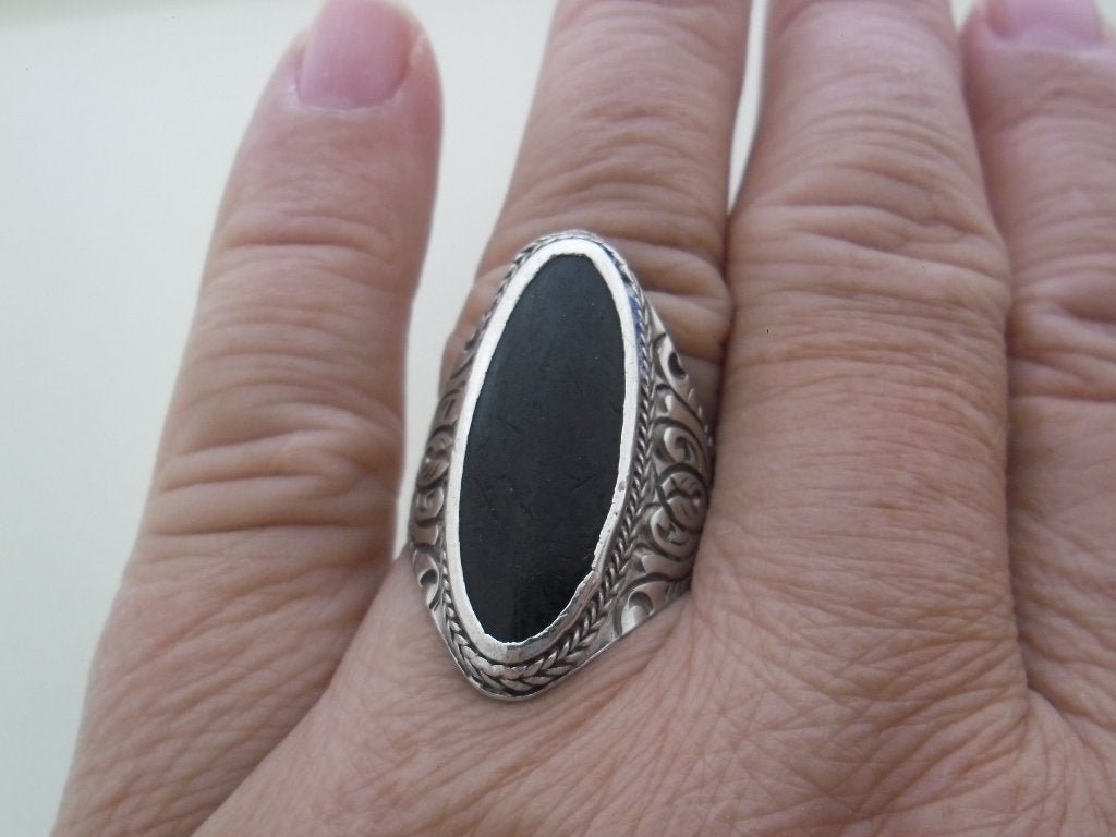 zilveren dames of heren ring met zwarte steen  [773], 18 tot 19, Ophalen of Verzenden, Zo goed als nieuw, Dame of Heer