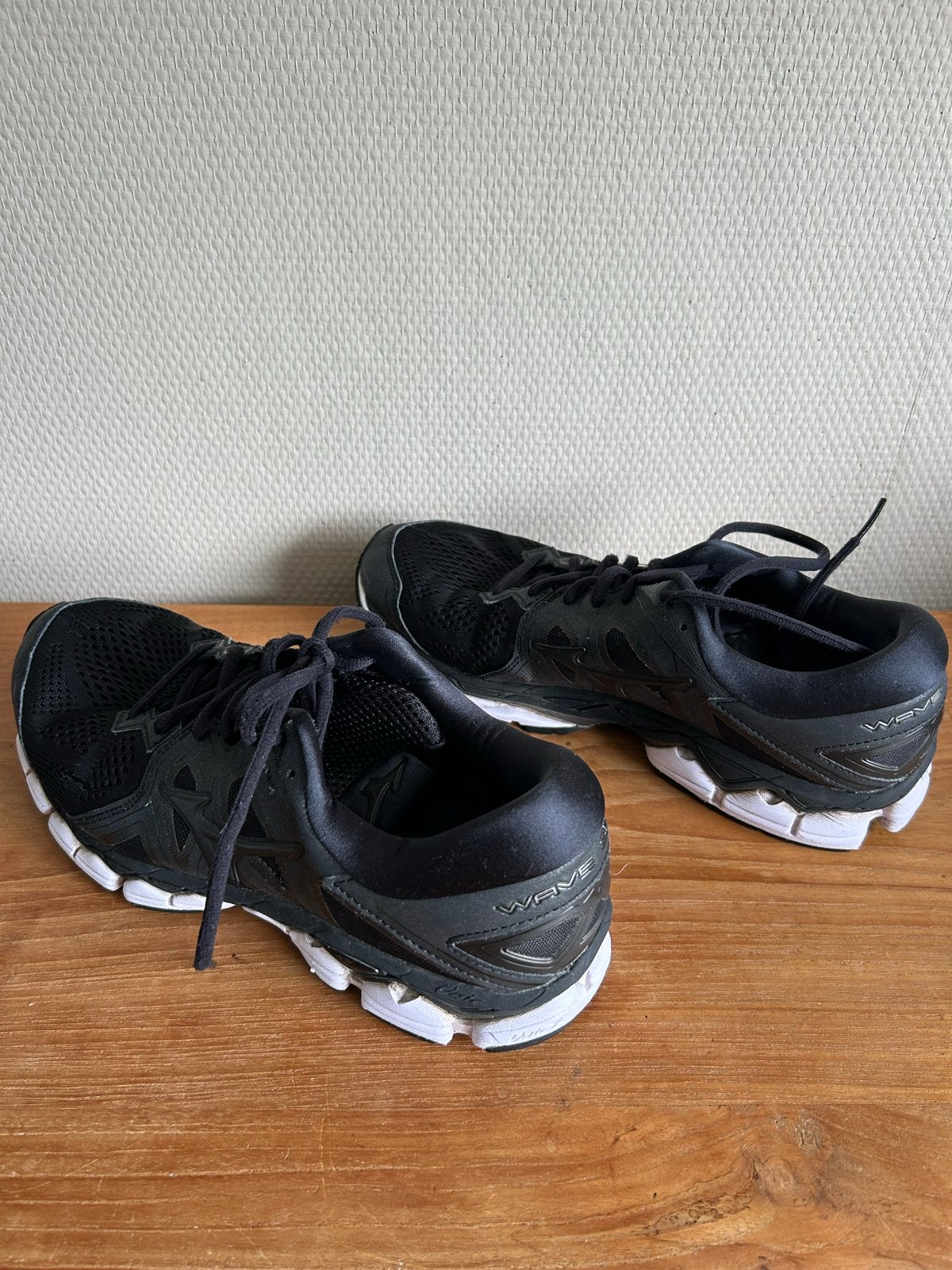 Mizuno Wave Sky 2 hardloopschoenen maat 44, Ophalen of Verzenden, Gedragen, Sportschoenen, Zwart