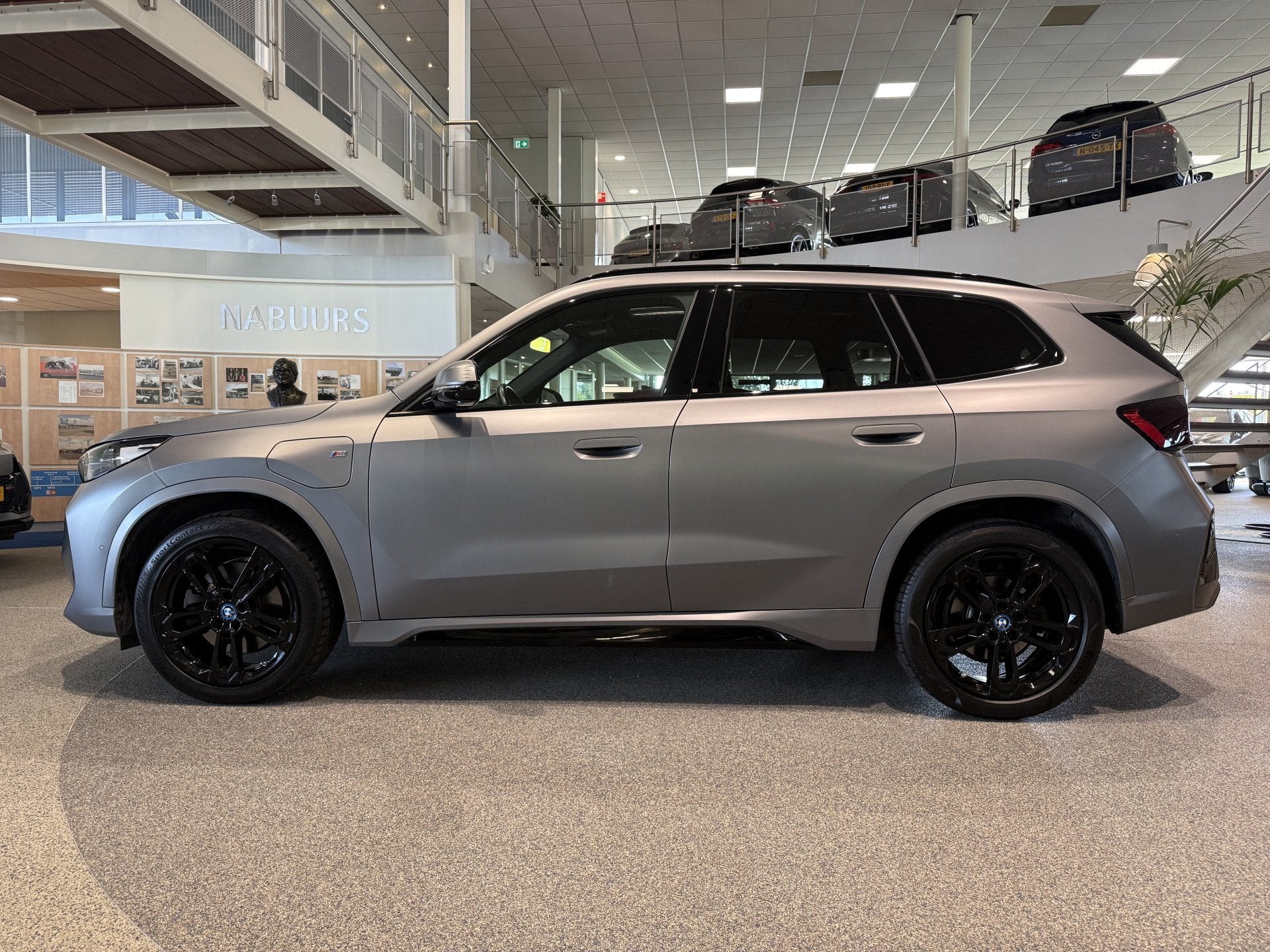 BMW X1 xDrive30e M sport Individual Frozen Grey, Pano, HUD,, 12 maanden, Euro 6, Verwarmde buitenspiegels, Bedrijf