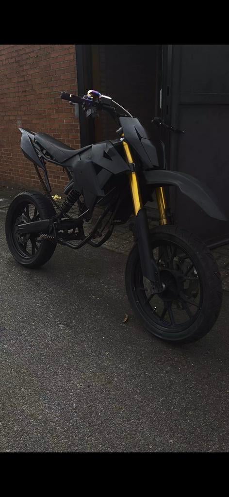 Gezocht: Brommer frame 50cc met papieren, Fietsen en Brommers, Ophalen of Verzenden, Gebruikt, Frame