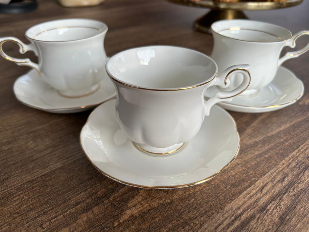 3 Engelse kop en schotels wit met goud, Antiek en Kunst, Antiek | Servies los, Ophalen of Verzenden