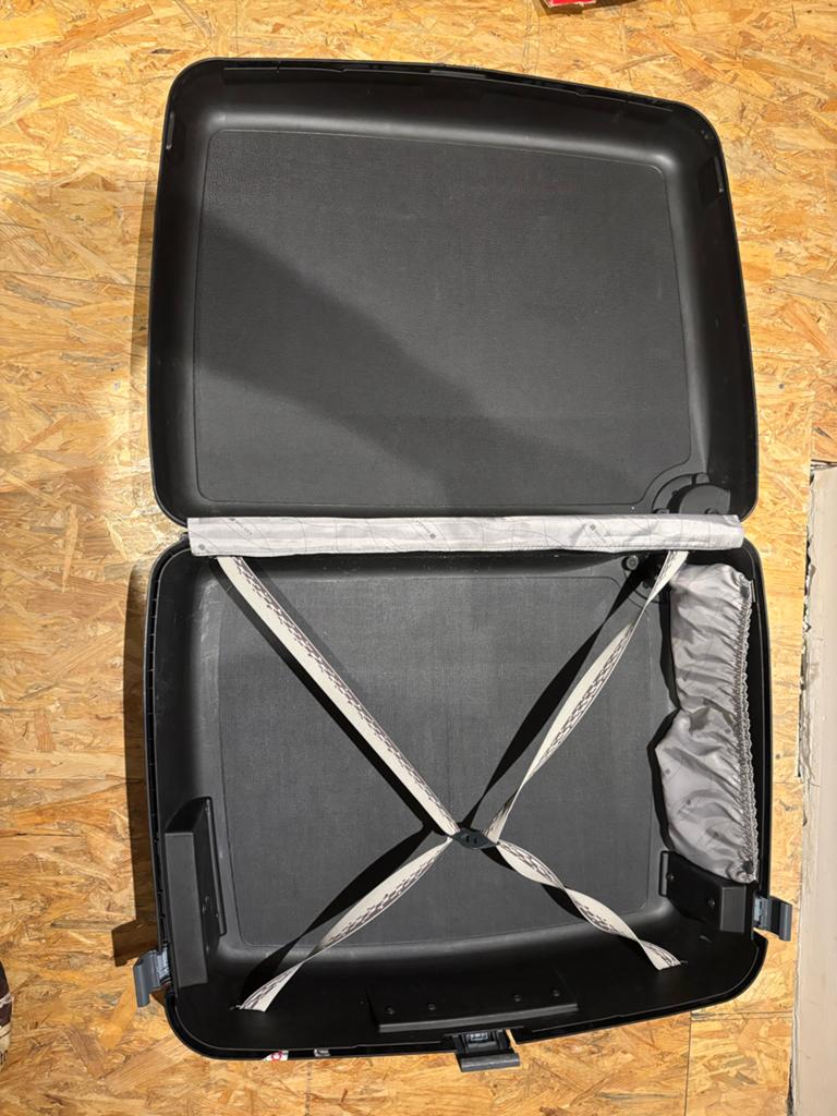Delsey Koffer Zwart - Handig en Duurzaam, Sieraden, Tassen en Uiterlijk, Koffers, Gebruikt, Hard kunststof, 45 tot 55 cm, Uitschuifbare handgreep