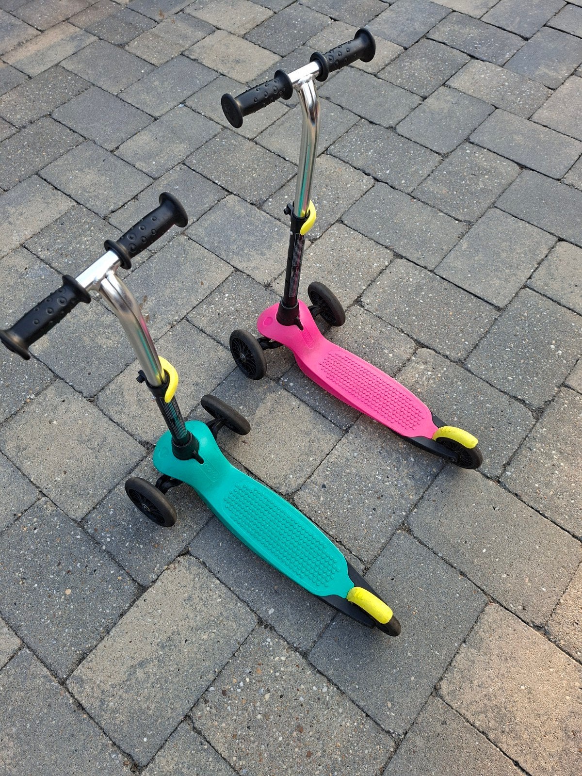 Kindersteps (roze en turquoise), Fietsen en Brommers, Ophalen, Gebruikt, Gewone step, B1