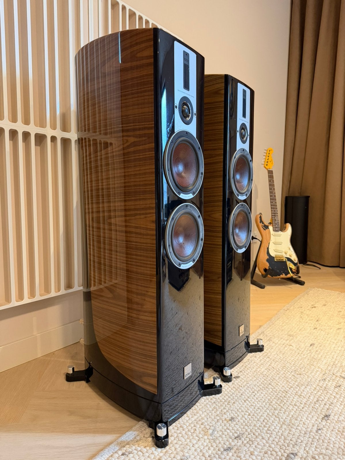 Dali Epicon 6 luidsprekers in Walnoot, Vloerstaande luidspreker, Gebruikt, Poels Audio, Dali