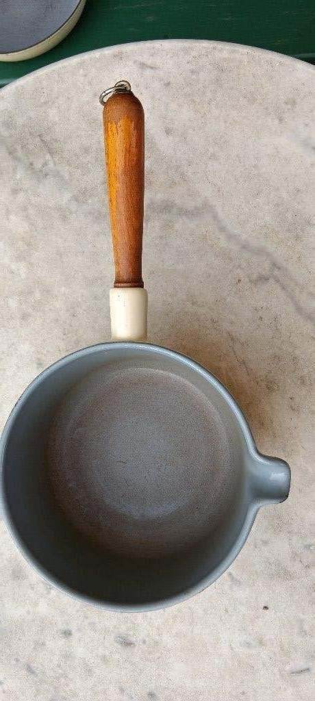 FE BELGIUM mosterdgele gietijzer sauspan steelpan 15cm (G313, Gebruikt, Gietijzer, Ophalen of Verzenden, Kookpan