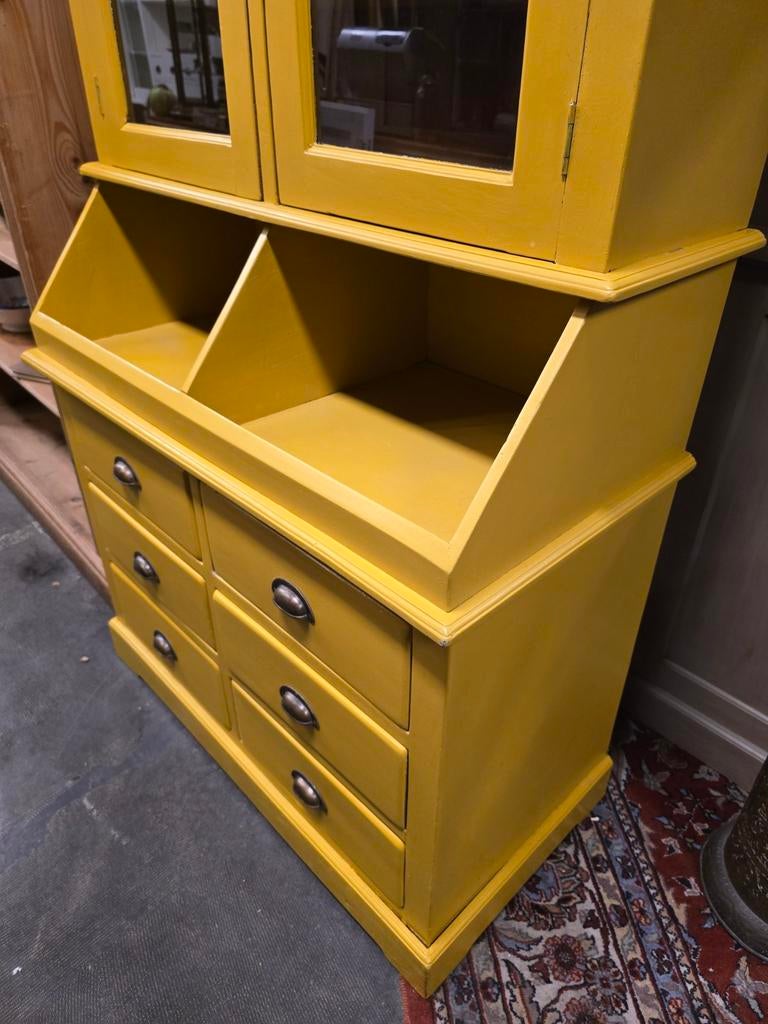 Foto 5 van Leuke gele grutterskast | buffetkast | winkelkast teak