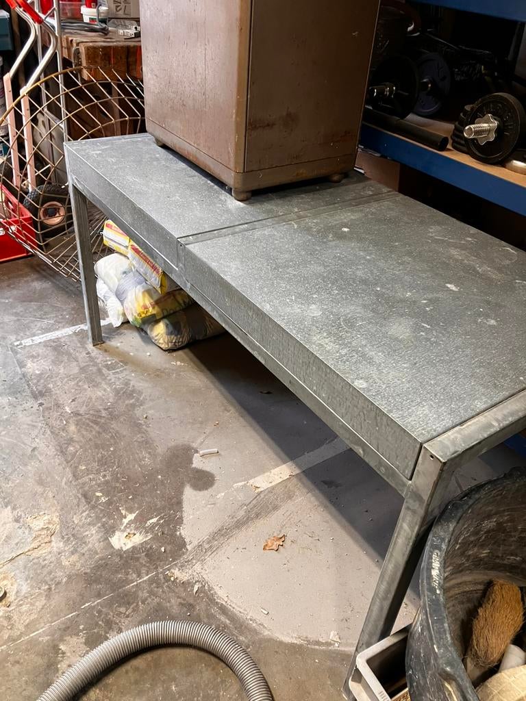 Grote metalen ( zink- ijzer tafel/ werktafel, Ophalen, Gebruikt