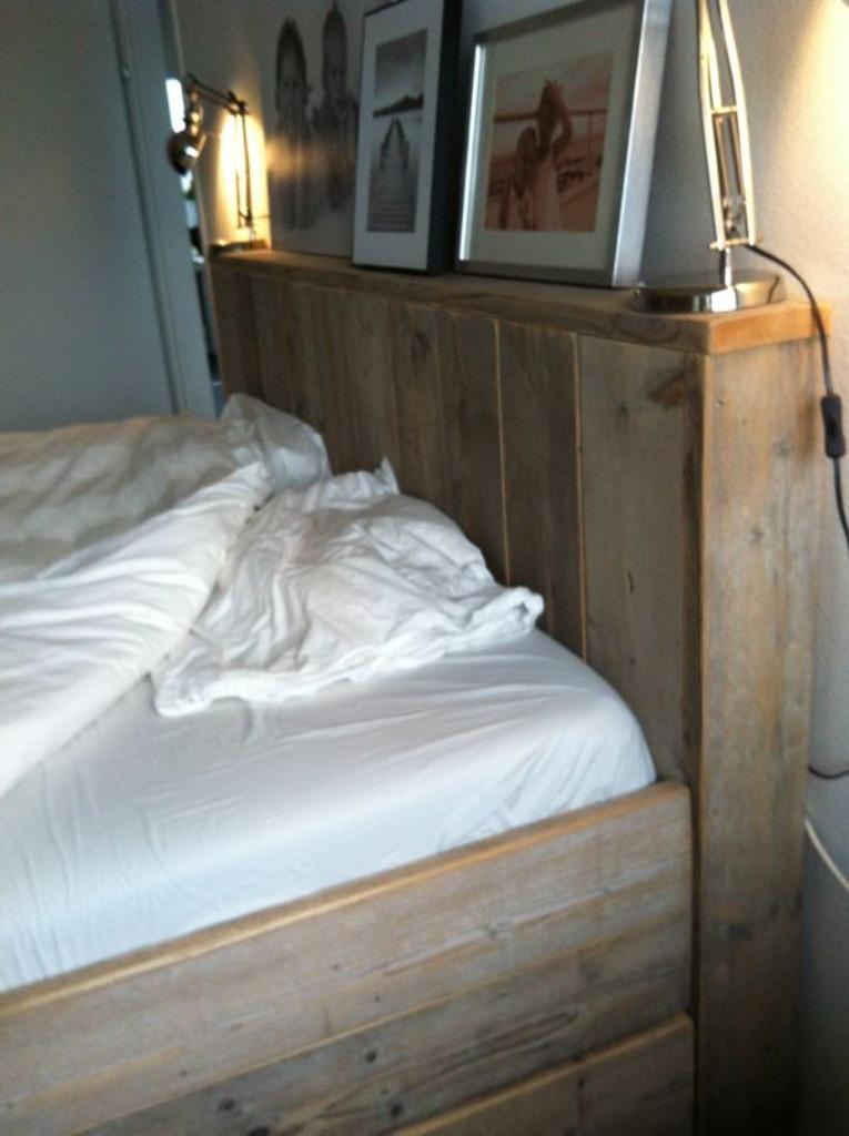 Tweepersoons bed met lades gemaakt van oud steigerhout, Huis en Inrichting, Ophalen, Nieuw, Tweepersoons, Steigerhout