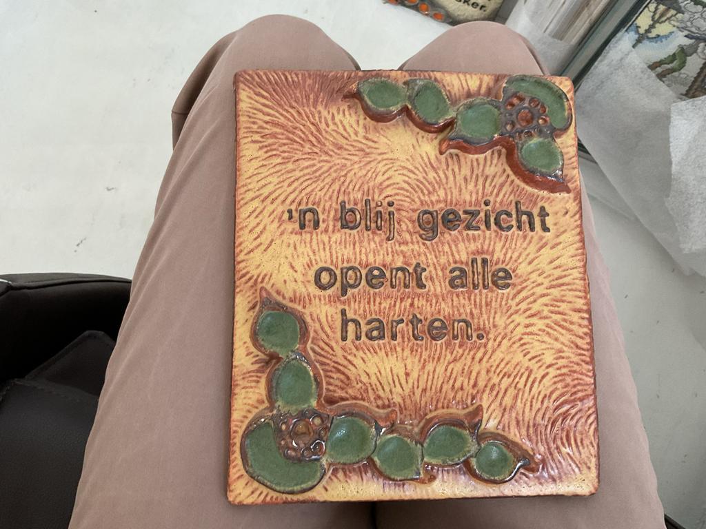 Vintage Keramiek Wandtegel met Spreuk, Antiek en Kunst, Antiek | Wandborden en Tegels, Ophalen of Verzenden