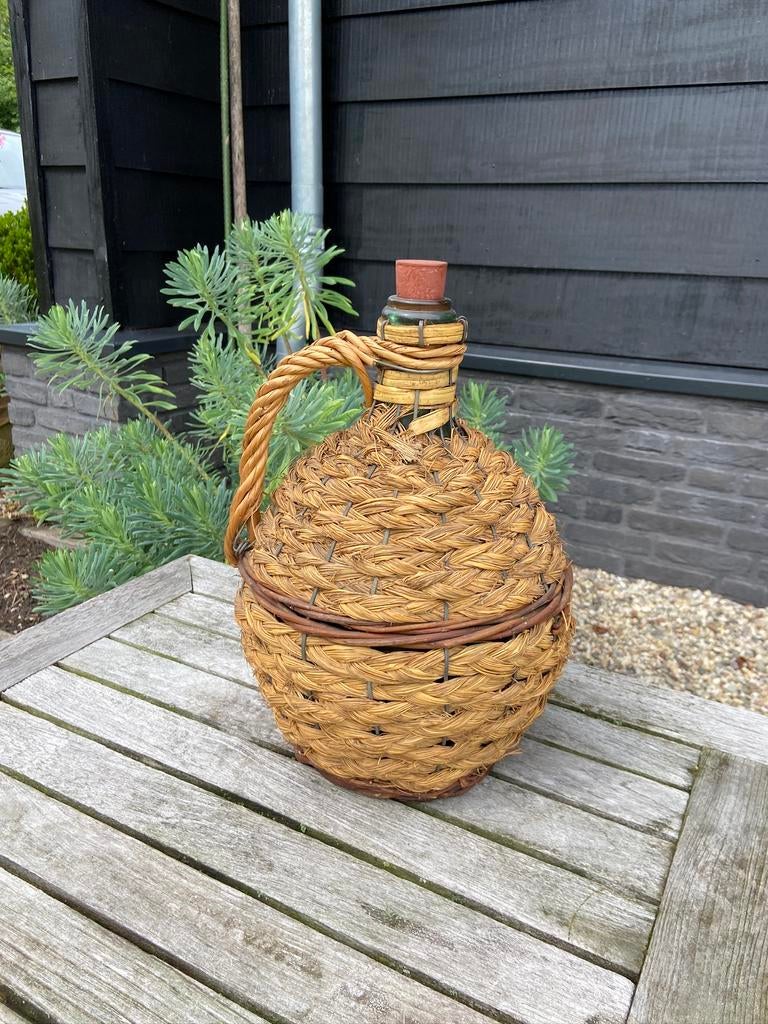 Decoratieve oude Franse wijnfles in riet biezen gistfles, Antiek en Kunst, Curiosa en Brocante, Ophalen of Verzenden