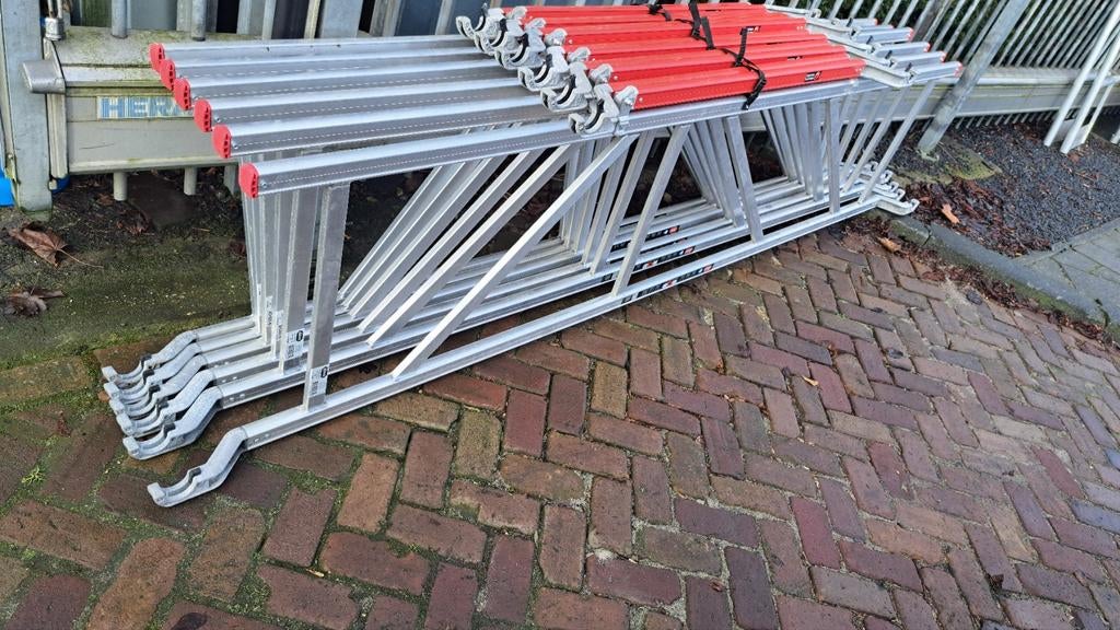 Te koop Voorloopleuningen/safety frames altrex 305, Doe-het-zelf en Verbouw, Steigers, Altrex, Ophalen of Verzenden, Zo goed als nieuw