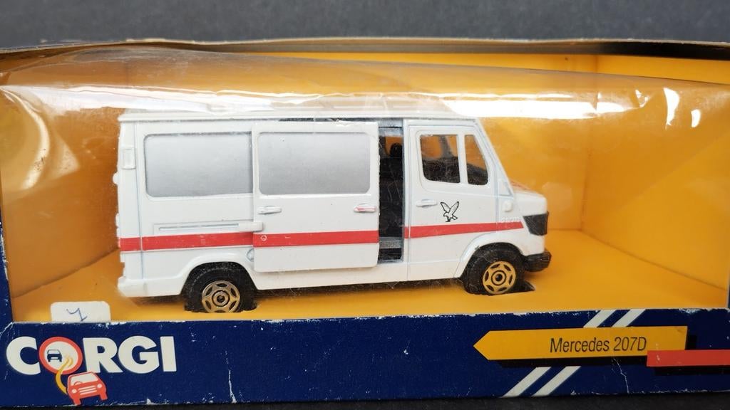 Mercedes Benz 207 D Falck Ambulance 1:36 Corgi Pol, Corgi, Auto, Verzenden, Nieuw