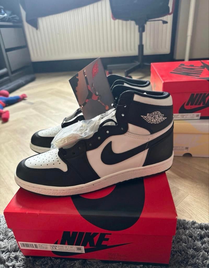 Nike Air Jordan 1 Retro High '85 OG - Zwart/Wit - 47,5 Nieuw, Ophalen, Nieuw, Zwart, Sneakers of Gympen