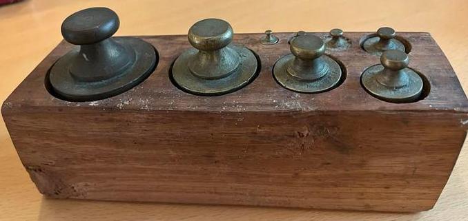 Vintage messing houtenblok met 8 gewichten, Ophalen of Verzenden