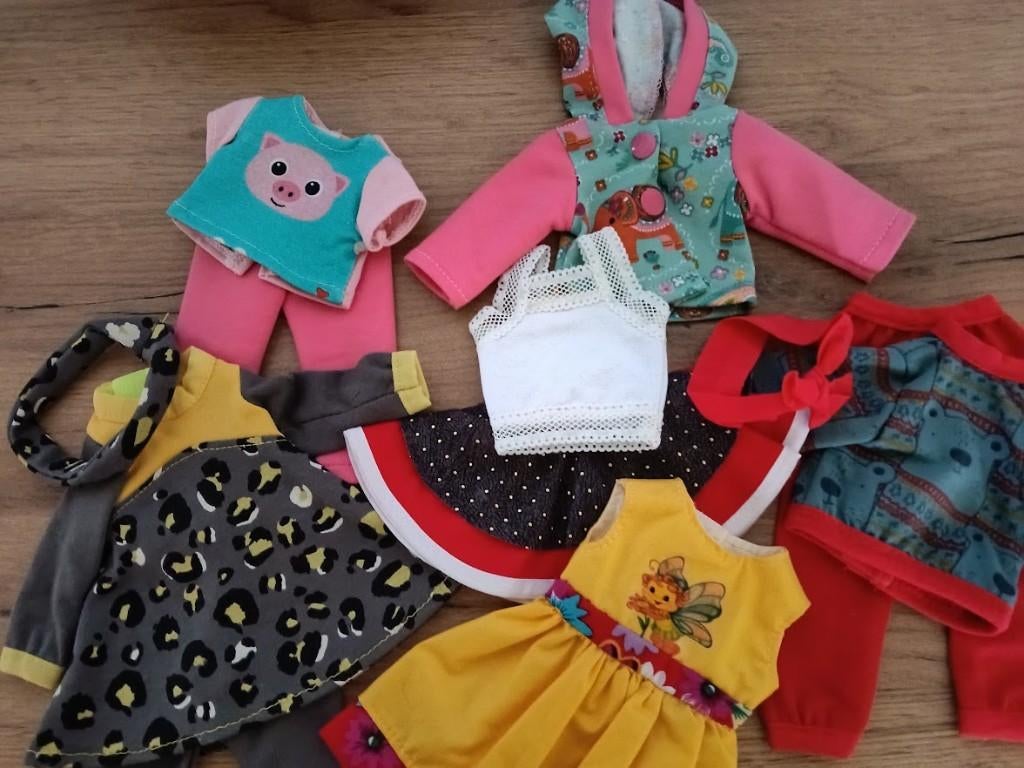 Paola Reina pop met 10  kleding stukken. OPRUIMING, Verzamelen, Ophalen of Verzenden, Nieuw, Fashion Doll