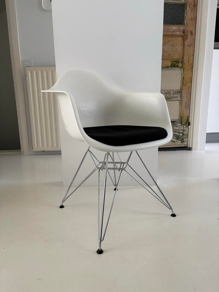 Vitra Eames DAR Witte Stoel  Seatpad, Kunststof, Gebruikt, Wit, Ophalen of Verzenden