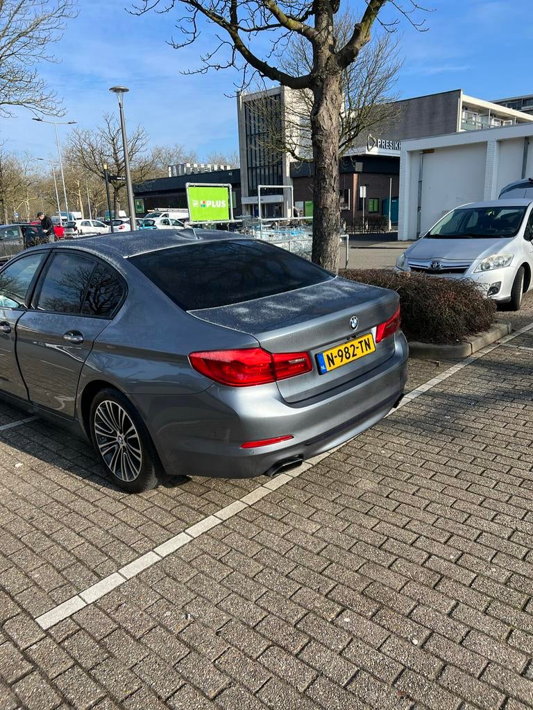 BMW 5-Serie 540i 340pk Aut. 2018 Grijs, Auto's, BMW, Automaat, 2000 kg, 340 pk, Leder