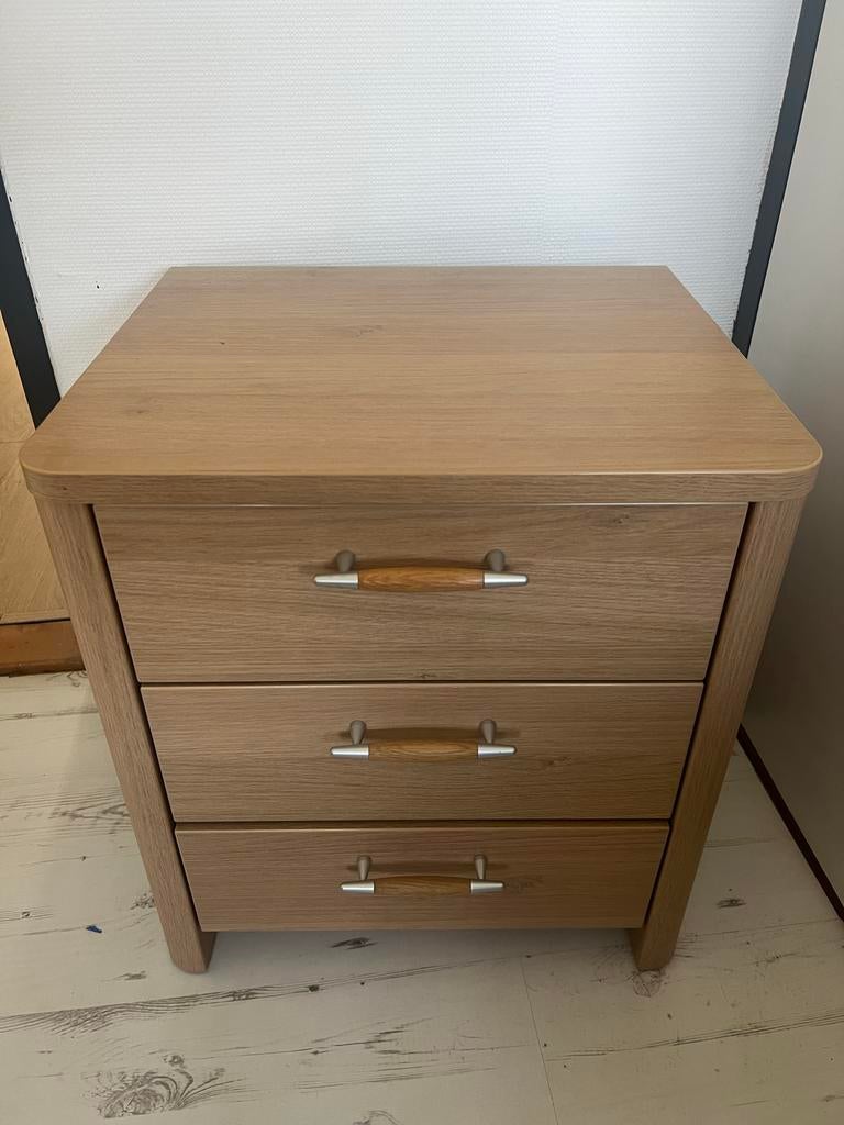 Houten Nachtkastje met 3 Lades, Ophalen, Minder dan 45 cm, Zo goed als nieuw, Minder dan 55 cm