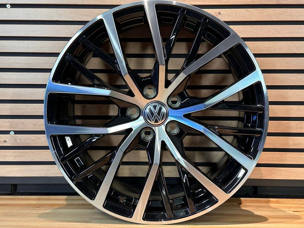 17" VW GTI Twinspoke Fits Polo 5x100 et45 205/45/17, Auto-onderdelen, Nieuw, 17 inch, Band(en), Personenwagen