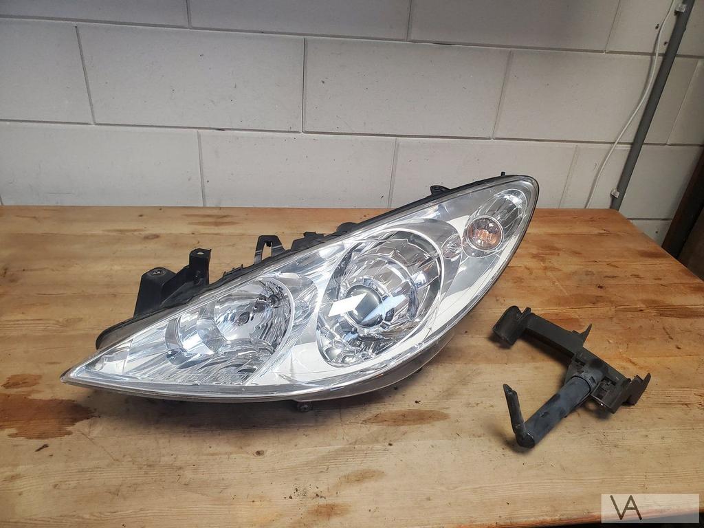Peugeot 307 koplamp xenon links facelift 2005 - 2008 €200, Auto-onderdelen, Verlichting, Peugeot, Gebruikt, Ophalen of Verzenden