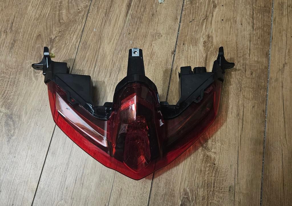 Achterlicht Yamaha T Max 560 2020/2021 €125, Motoren, Onderdelen | Yamaha, Ophalen of Verzenden