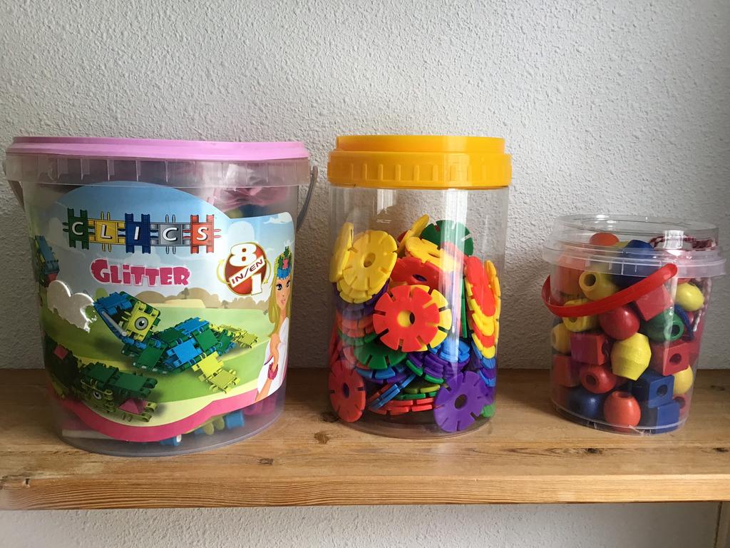 3 x speelgoed, houten kralen/clics/steekbloemen., Ophalen of Verzenden, Zo goed als nieuw