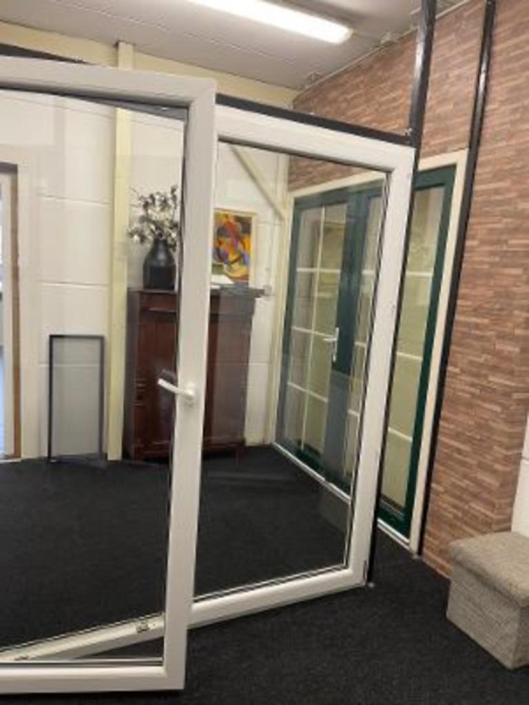 Naar binnen draaiende balkondeuren in kunststof, Doe-het-zelf en Verbouw, Kozijnen en Schuifpuien, Ophalen, Kunststof, Nieuw, Inclusief glas