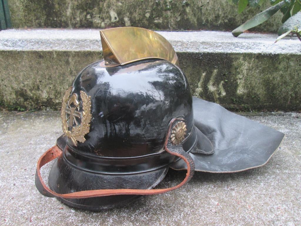 Leren Officiers brandweerhelm met embleem nette staat, Ophalen of Verzenden, Landmacht, Nederland, Embleem of Badge