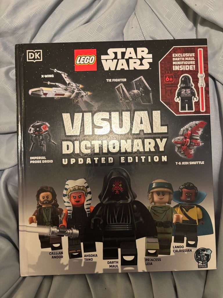 Lego star wars Visual Dictionary, Ophalen of Verzenden, Zo goed als nieuw, Actiefiguurtje