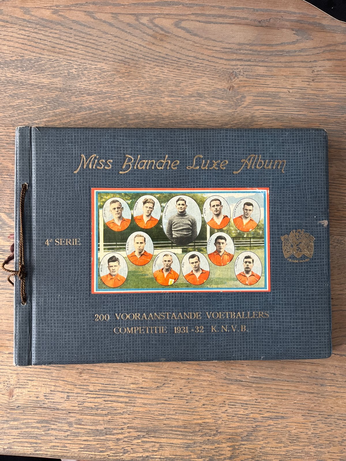 Miss Blanche Luxe Album 1931-32 K.N.V.B. Voetbalplaatjes, Ophalen of Verzenden, Gebruikt, Overige binnenlandse clubs, Boek of Tijdschrift