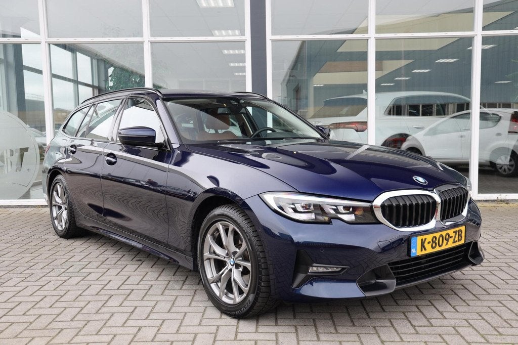 BMW 3-serie Touring 318i Business Edition Plus|Leder|Automaa, Auto's, BMW, Automaat, 1998 cc, Gebruikt, Blauw