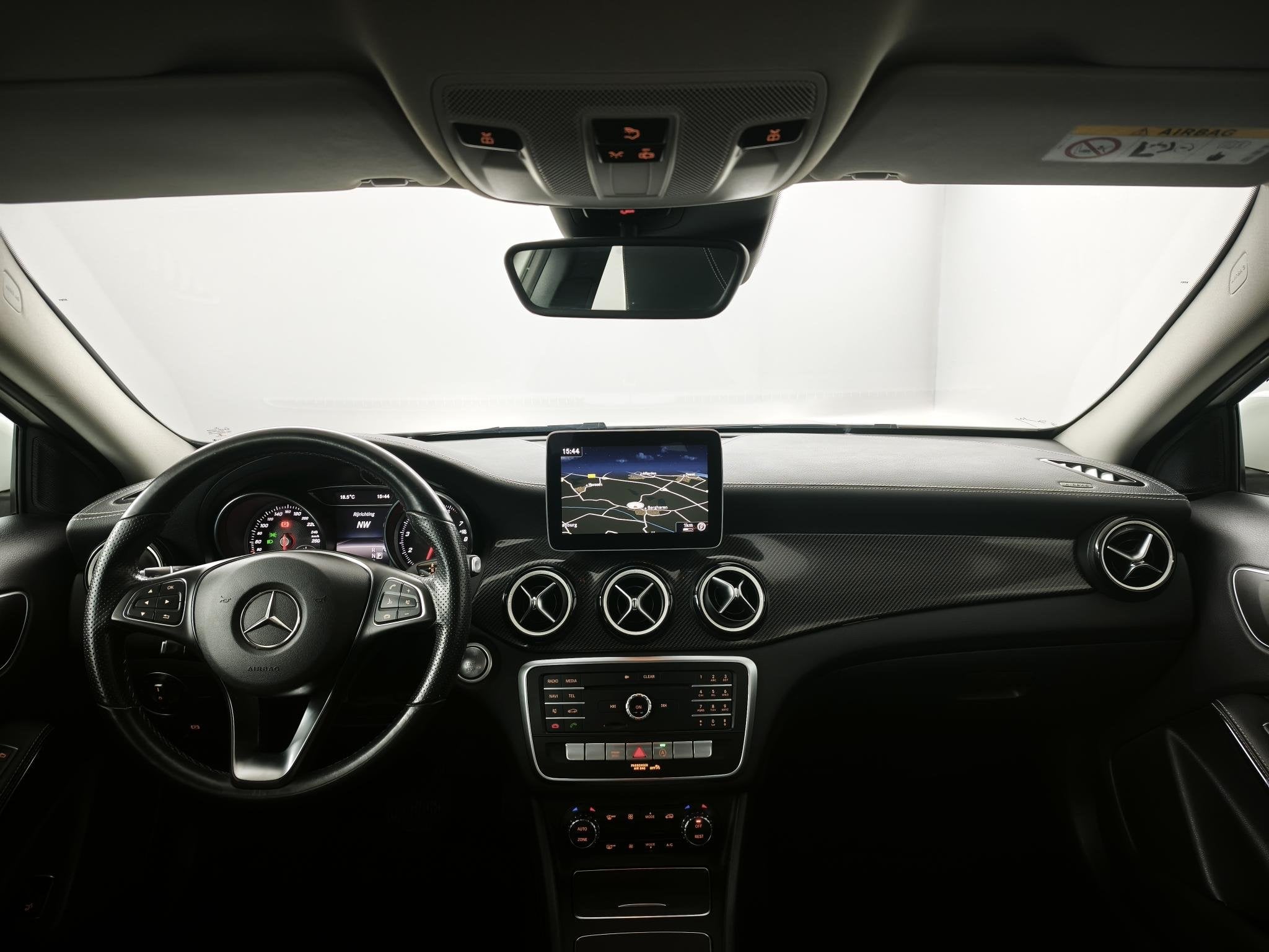 Mercedes-Benz GLA-klasse 200 Business | Trekhaak | Achteruit, Auto's, 15 km/l, Gebruikt, 715 kg, Wit