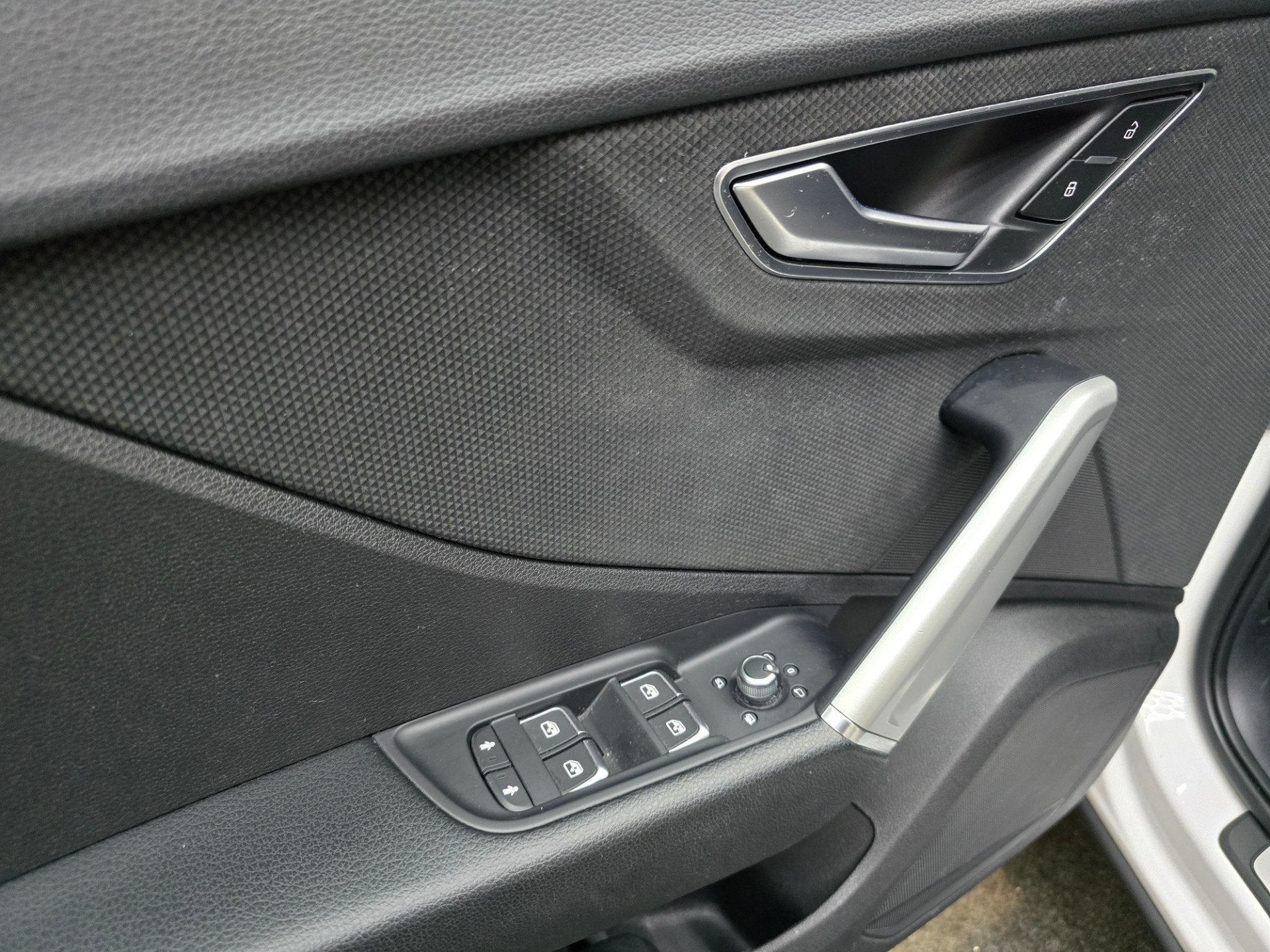 Audi Q2 30 TFSI Advanced edition Full LED MMI Navi Camera VC, Auto's, Voorwielaandrijving, Dealer onderhouden, Stof, Gebruikt