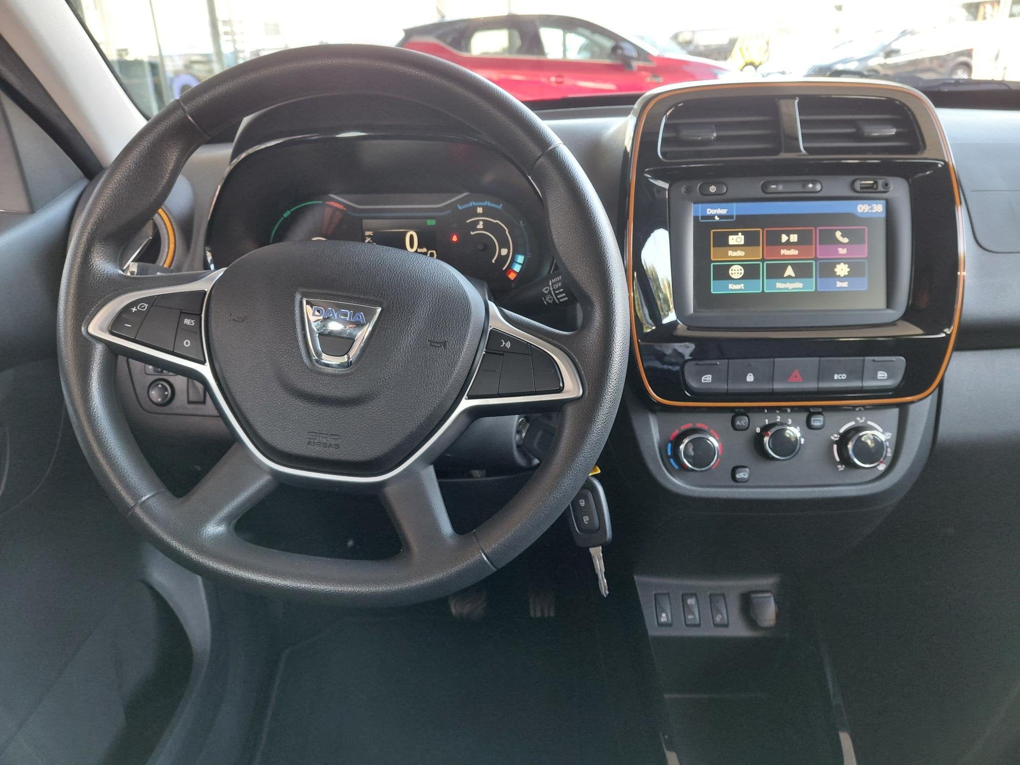 Dacia Spring Comfort Plus 27 kWh AUTOMAAT | LEER | NAVI | CA, Auto's, Gebruikt, Zwart, 38 min, Leder en Stof
