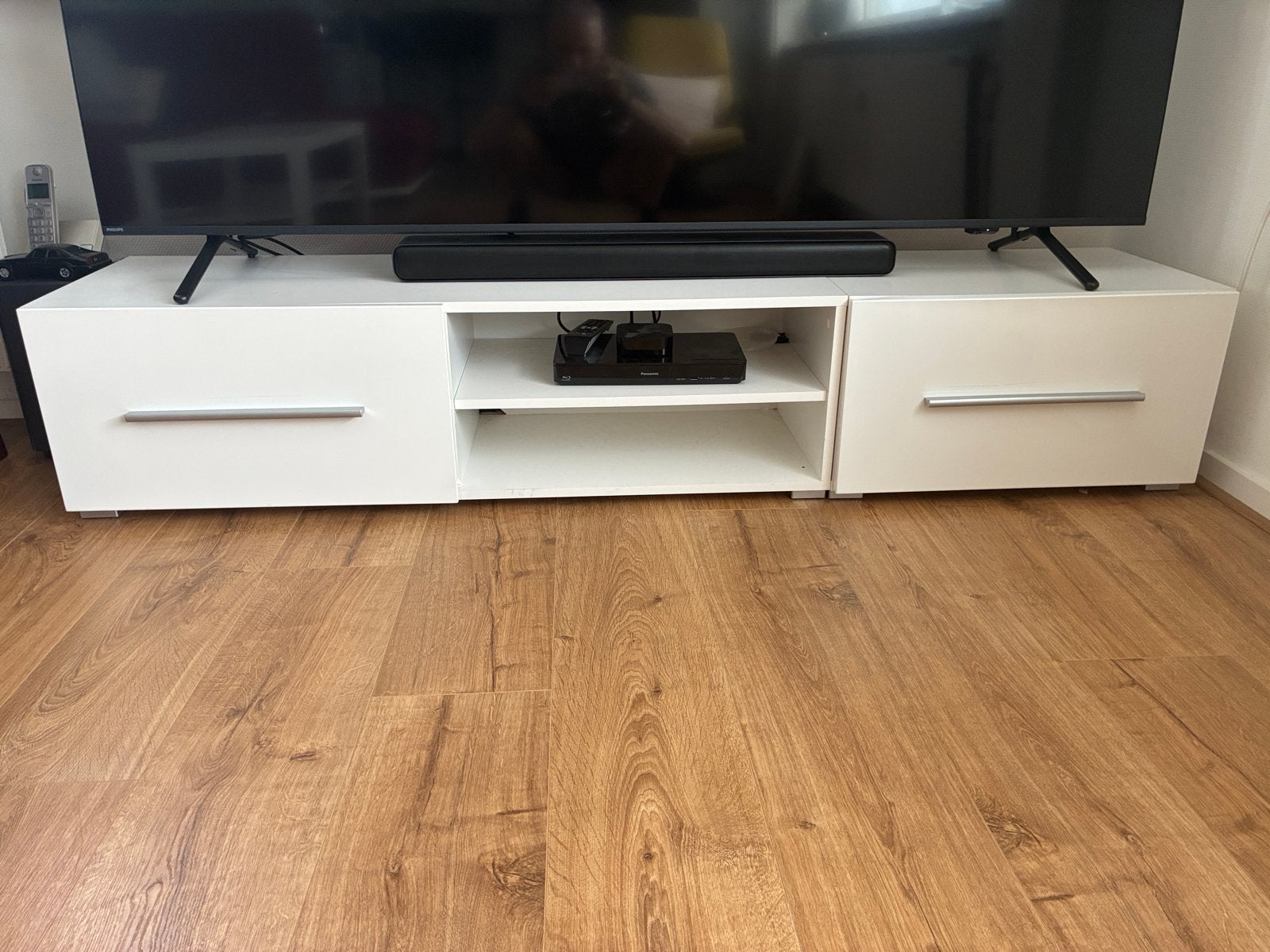 Wit TV meubel 180x40x35 cm met zilverkleurige handgrepen, Huis en Inrichting, Kasten | Televisiemeubels, Ophalen, 150 tot 200 cm