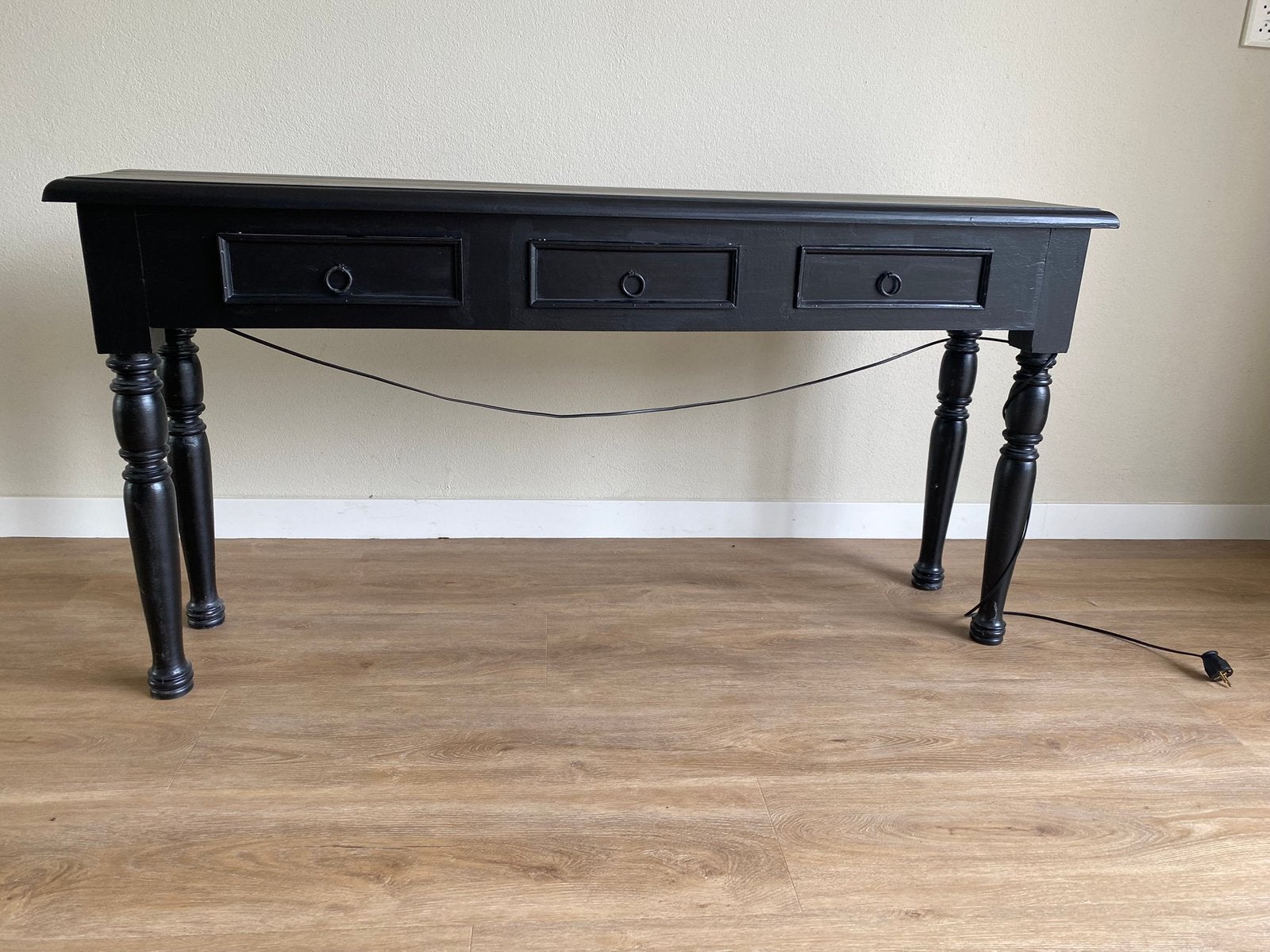 Zwarte sidetable, Ophalen, 100 tot 150 cm, Zo goed als nieuw, 25 tot 50 cm