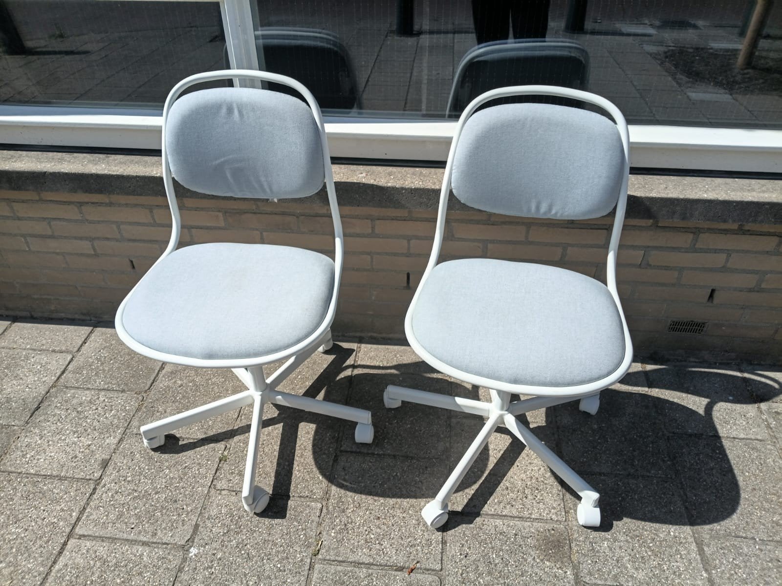 IKEA ÖRFJÄLL Bureaustoel, wit/lichtgrijs (2 stuks), Huis en Inrichting, Bureaustoelen, Ophalen of Verzenden, Zo goed als nieuw
