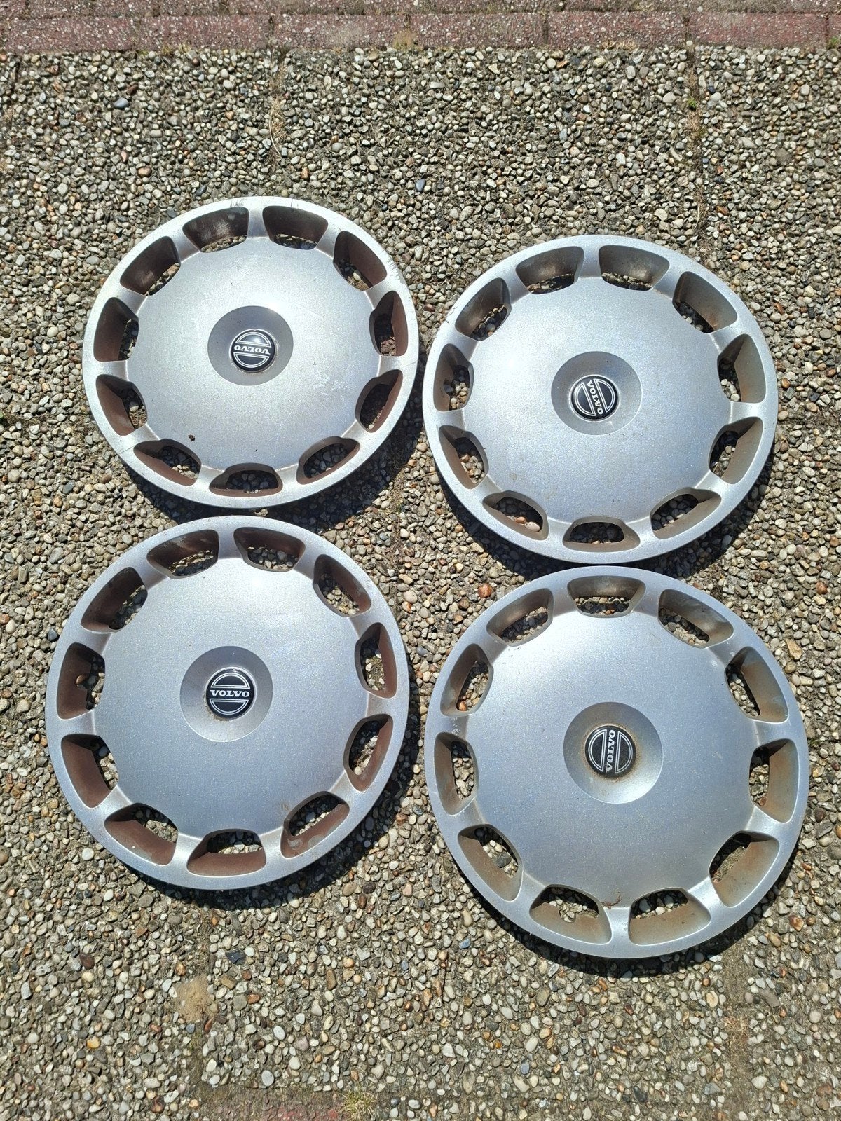 Volvo 15 inch wieldoppen, Auto diversen, Wieldoppen, Ophalen of Verzenden