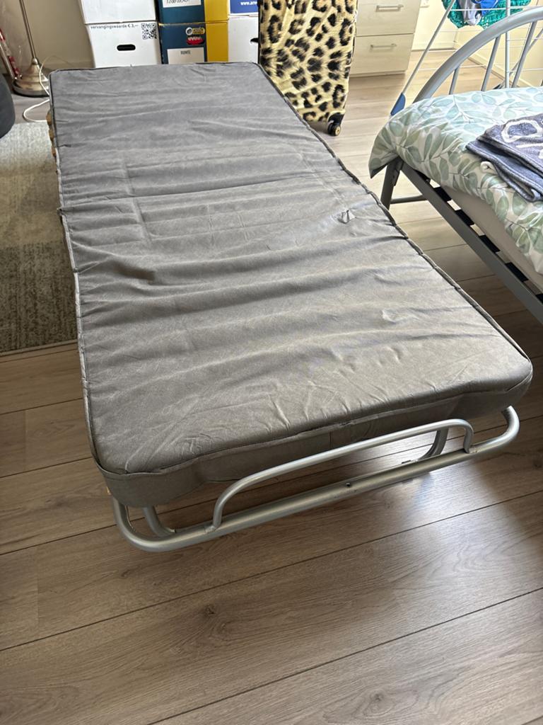 Opvouwbaar logeerbed met matras en hoes, Eenpersoons, Ophalen of Verzenden, 80 cm, 200 cm